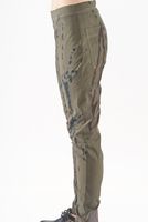 handbemalte und schmale woll-stretch-hose mit angeschittenem, elastischen bund