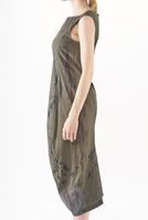 handbemaltes und schmales woll-stretch-kleid ohne ärmel