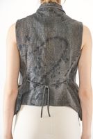 handbemalte karo-woll-weste mit haken & schlingen