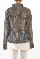 handbemalter und klassischer woll-blazer mit haken & schlingen