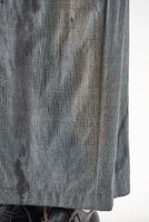 handbemalter und schmaler karo-woll-rock mit taillenbeleg