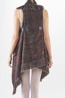 asymmetrische fransen-weste mit gürtel-applikation