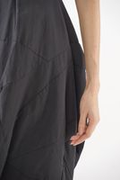 handbemaltes und ärmelloses woll-stretch-kleid mit ballonform