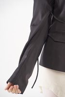 schmale schurwoll-jacke mit reißverschluss an der schulternaht